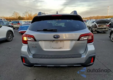 2018 Subaru Outback 2.5I Premium z USA, uszkodzony, nr VIN 4S4BSAFC1J3220236